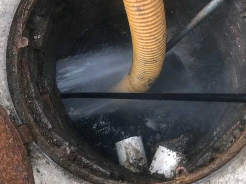 苏州高新区吸污车吸化粪池,专业清理化粪池