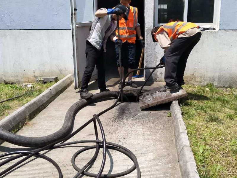 高新区疏通管道,马桶地漏,钻孔,抽粪 化粪池清理